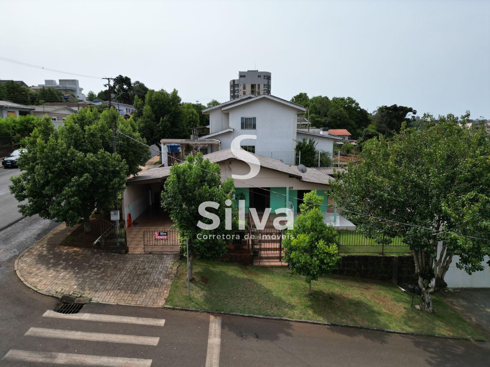 Casa a venda localizada no Centro Sul, Dois Vizinhos-PR.