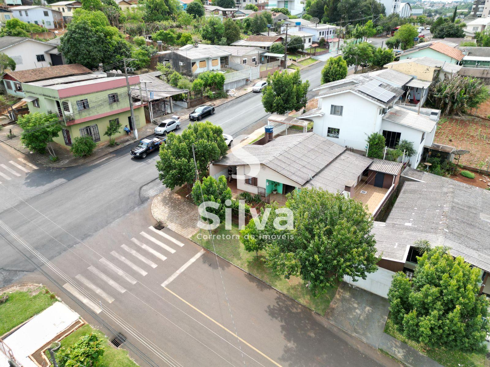 Casa a venda localizada no Centro Sul, Dois Vizinhos-PR.