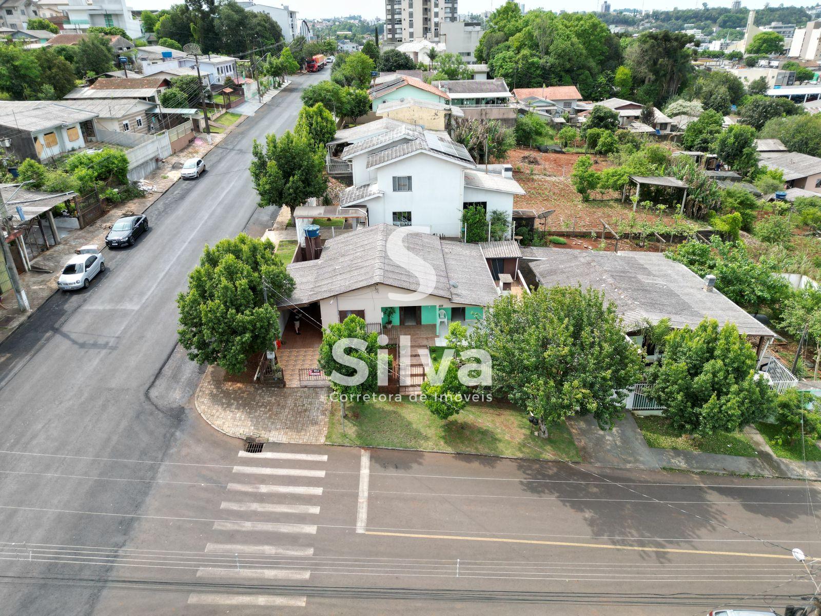Casa a venda localizada no Centro Sul, Dois Vizinhos-PR.