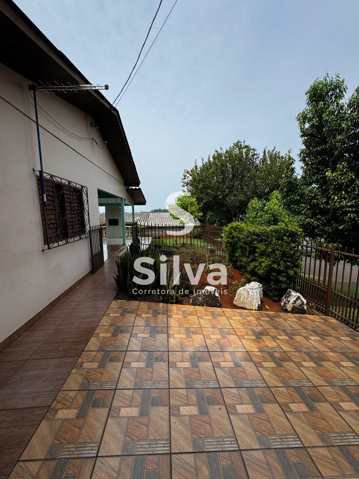 Casa a venda localizada no Centro Sul, Dois Vizinhos-PR.