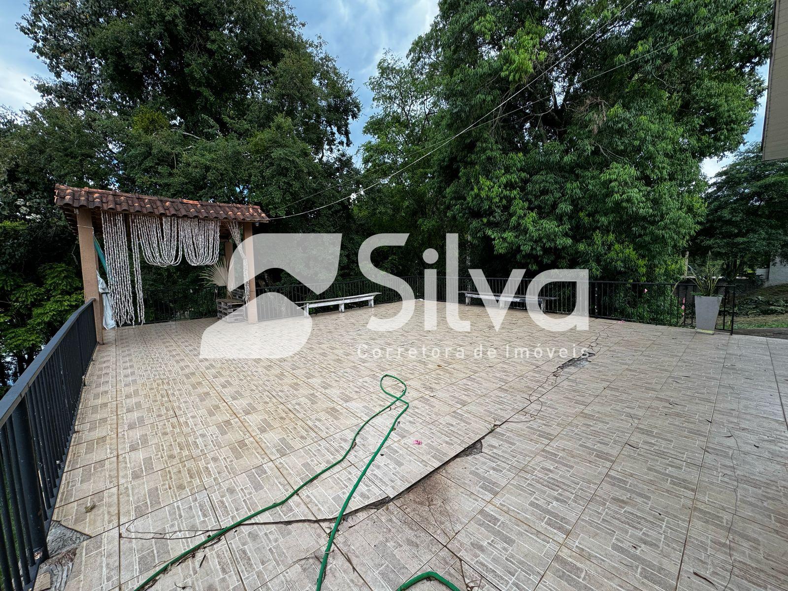 Casa a venda localizada no Alagado de Cruzeiro do Iguau-PR.