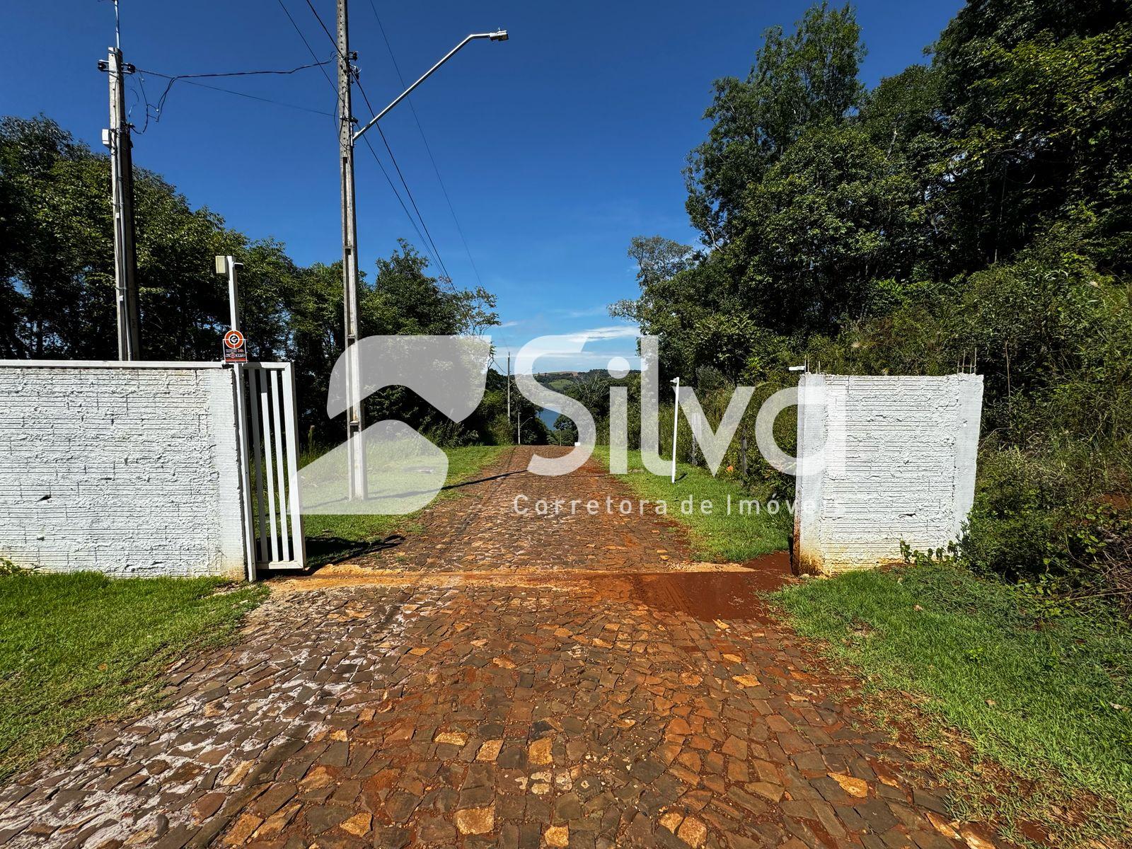 Sobrado a venda localizado no Loteamento Lago Lumini, Mangueirinha-PR.