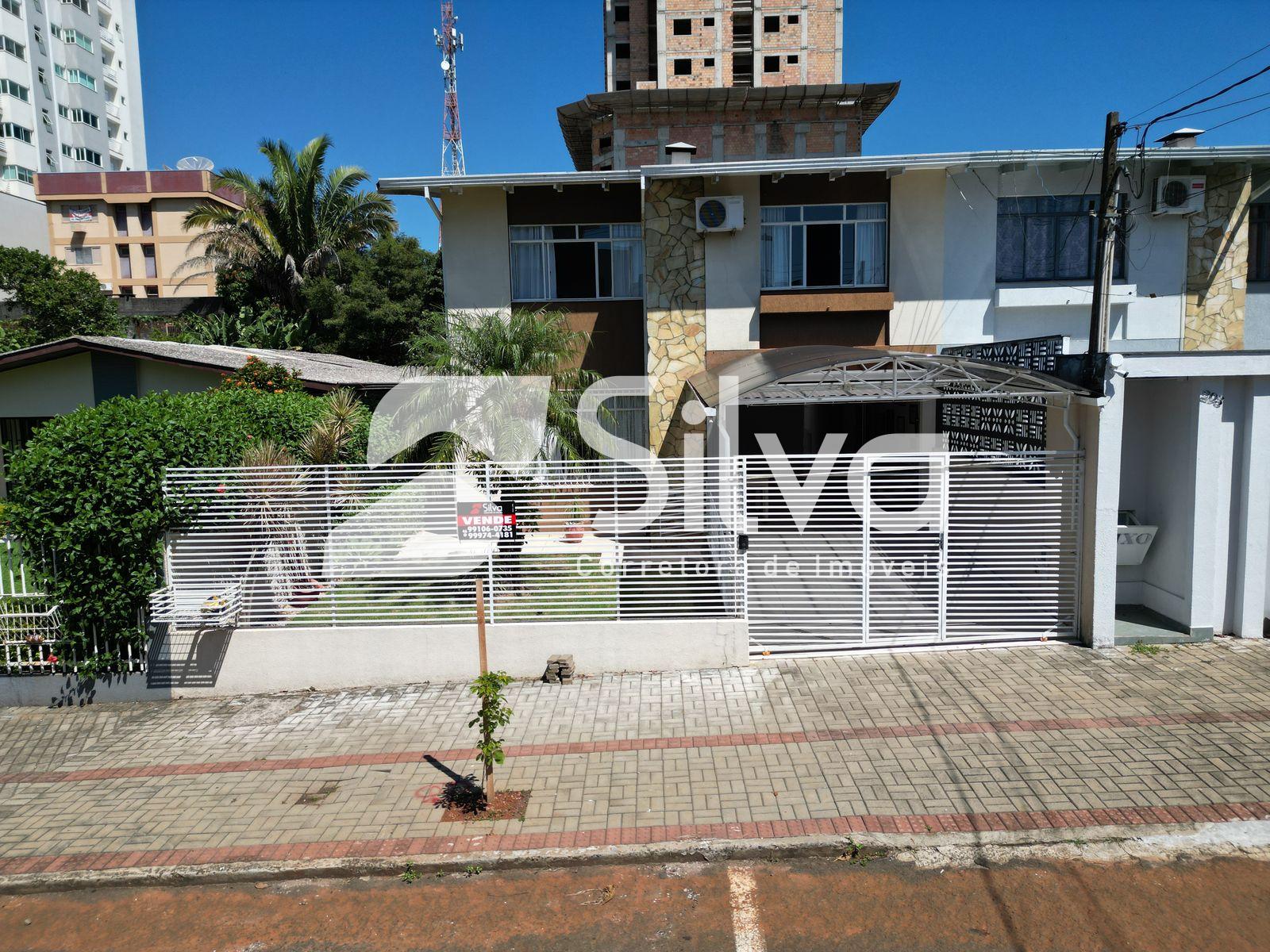 Sobrado a venda localizado no Centro, Dois Vizinhos-PR.