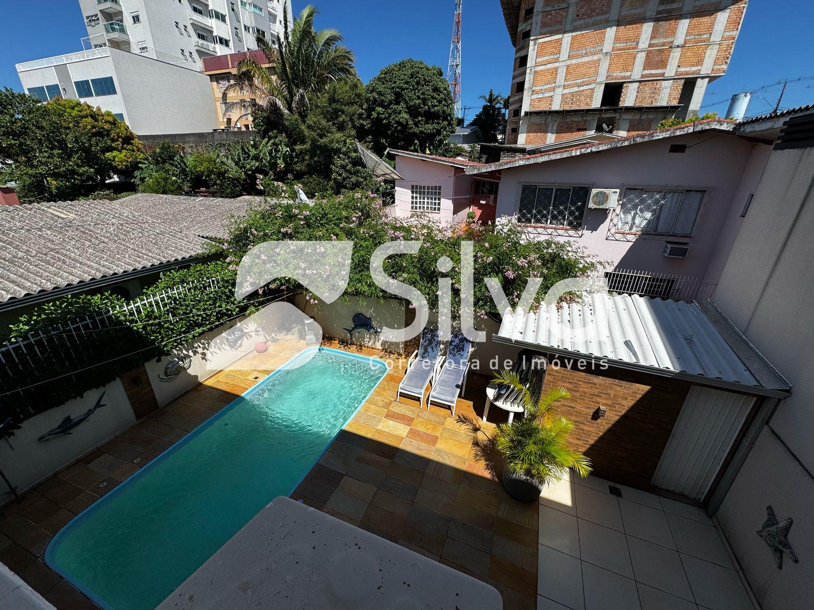 Sobrado a venda localizado no Centro, Dois Vizinhos-PR.