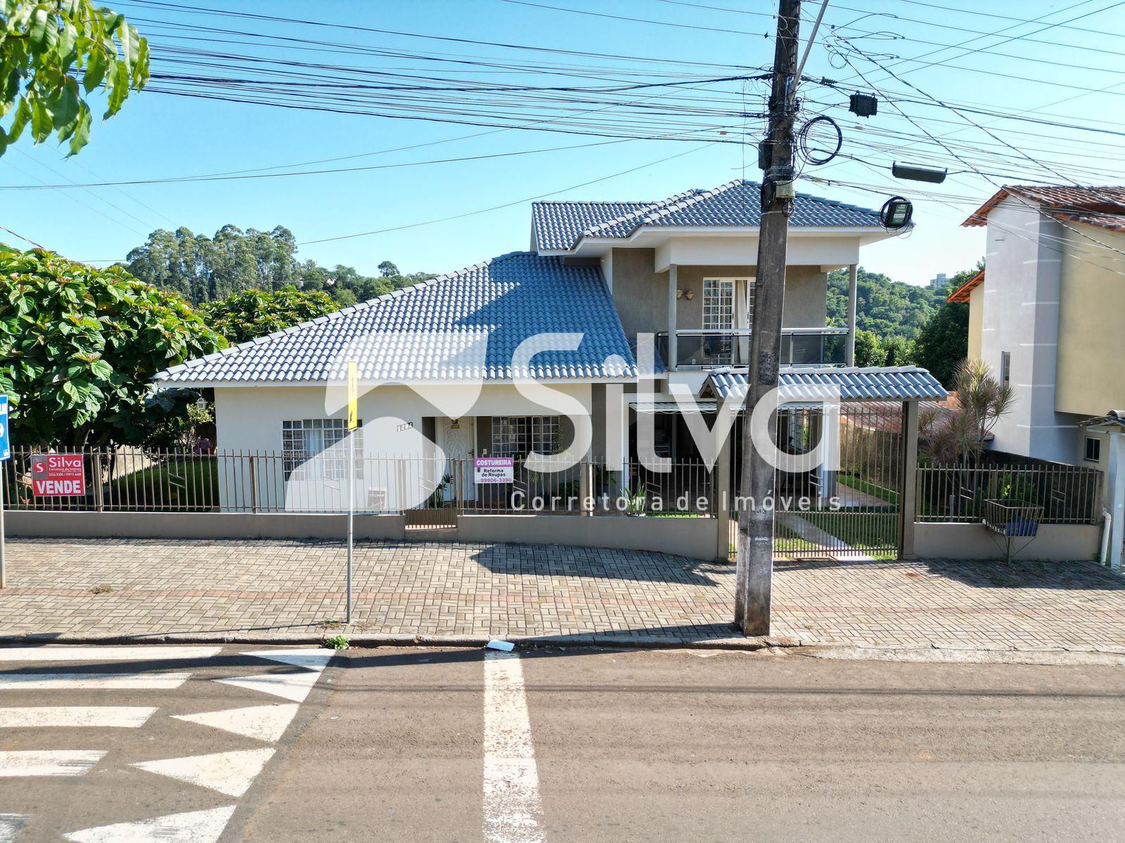 Sobrado a venda localizado no Bairro Sagrada Familia, Dois Viz...