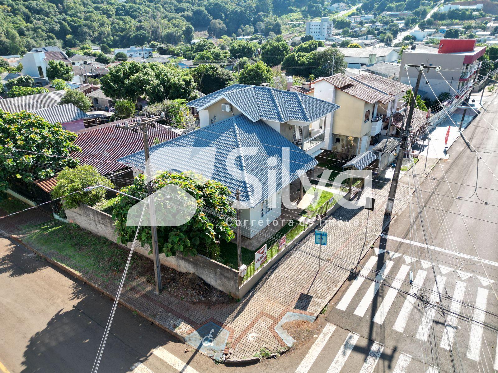 Sobrado a venda localizado no Bairro Sagrada Familia, Dois Vizinhos-PR.