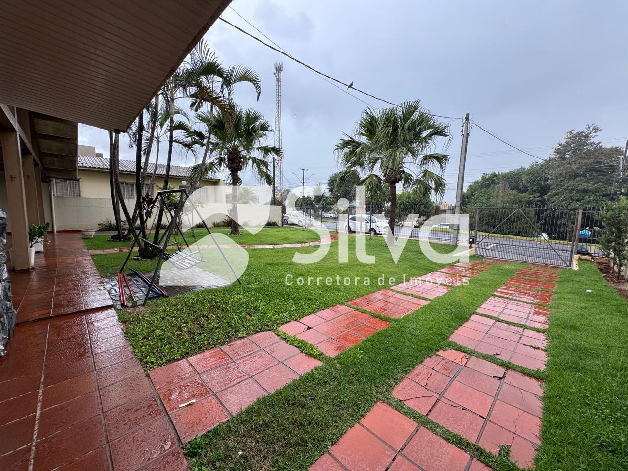 Casa a venda localizada no Centro, Dois Vizinhos-PR.