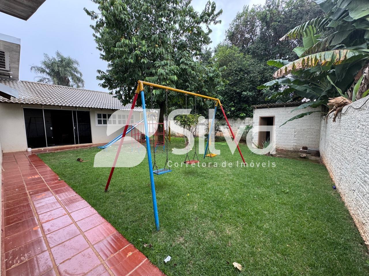Casa a venda localizada no Centro, Dois Vizinhos-PR.