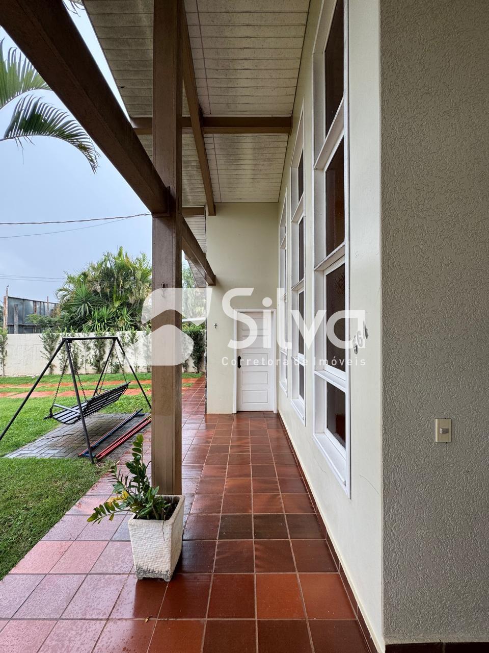 Casa a venda localizada no Centro, Dois Vizinhos-PR.