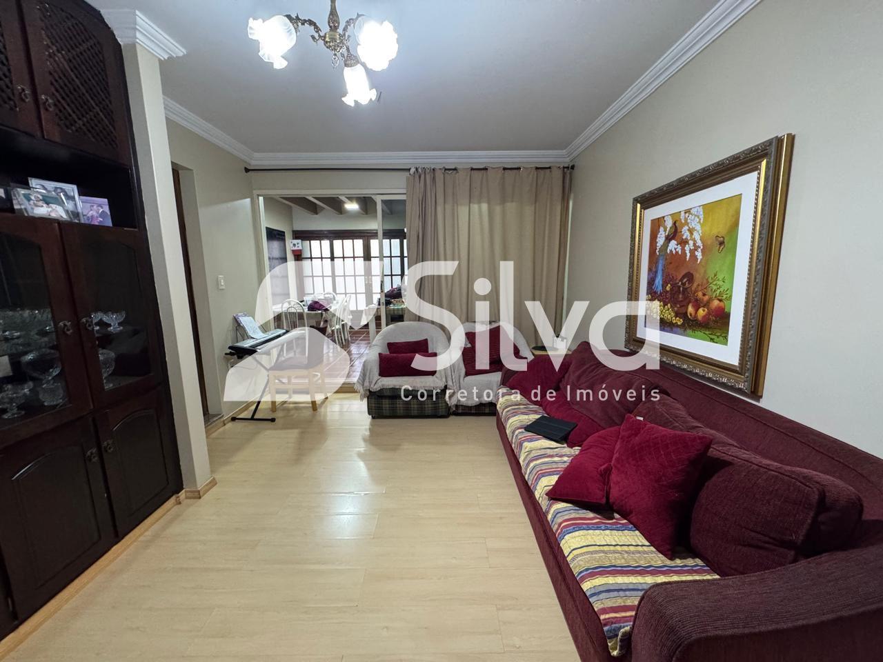 Casa a venda localizada no Centro, Dois Vizinhos-PR.