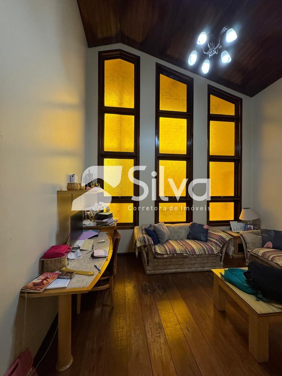 Casa a venda localizada no Centro, Dois Vizinhos-PR.