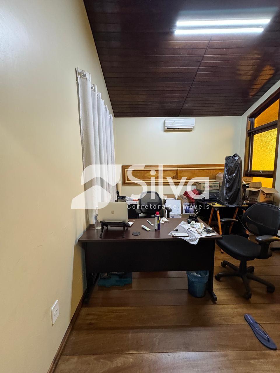 Casa a venda localizada no Centro, Dois Vizinhos-PR.