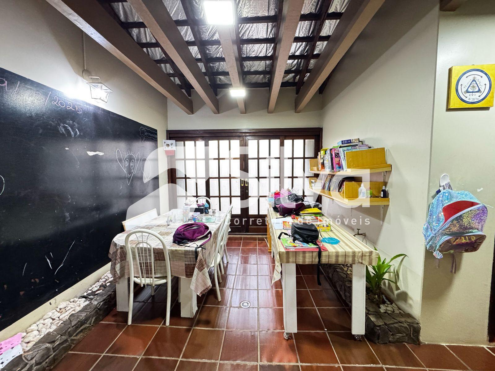 Casa a venda localizada no Centro, Dois Vizinhos-PR.