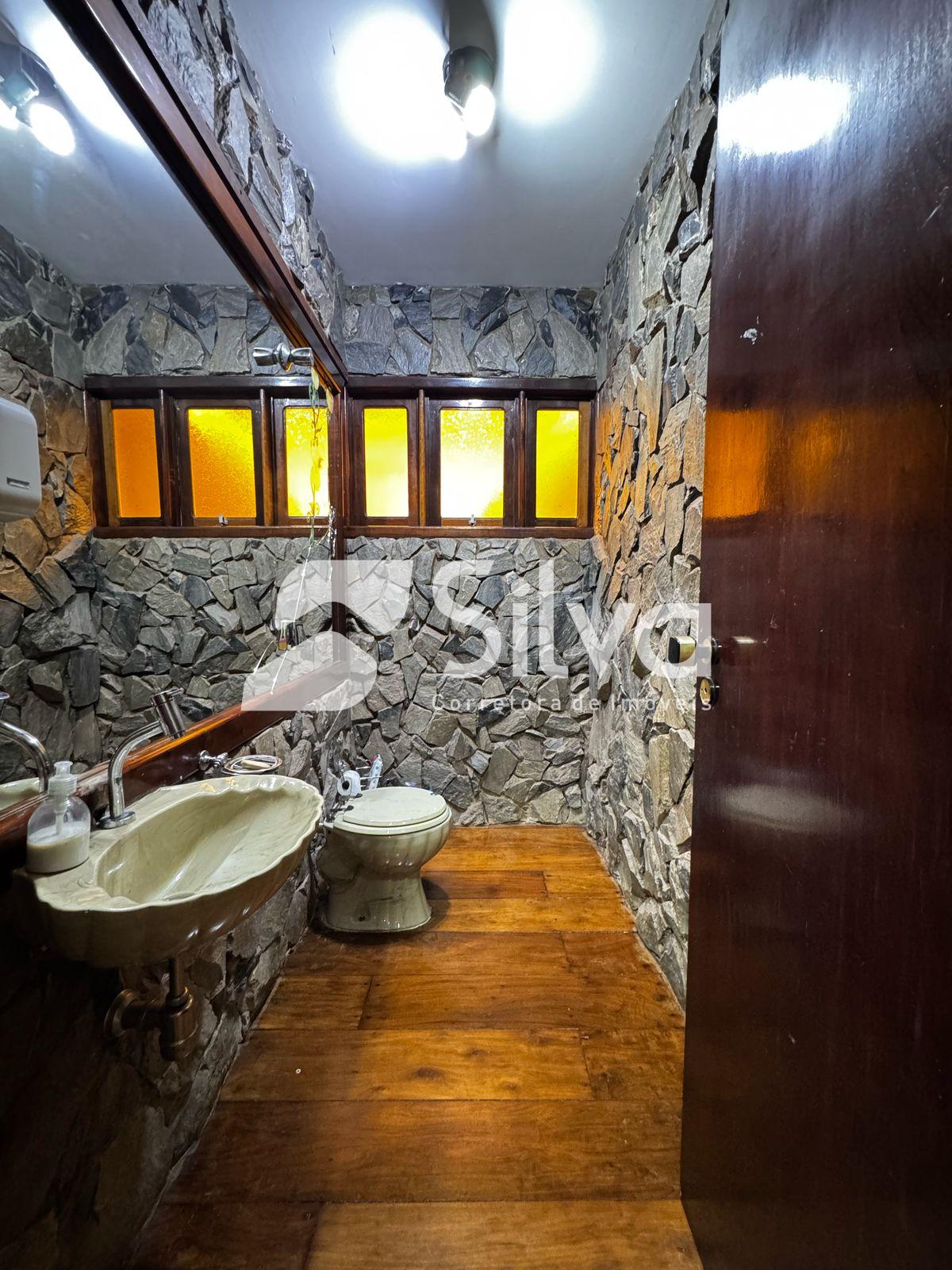 Casa a venda localizada no Centro, Dois Vizinhos-PR.