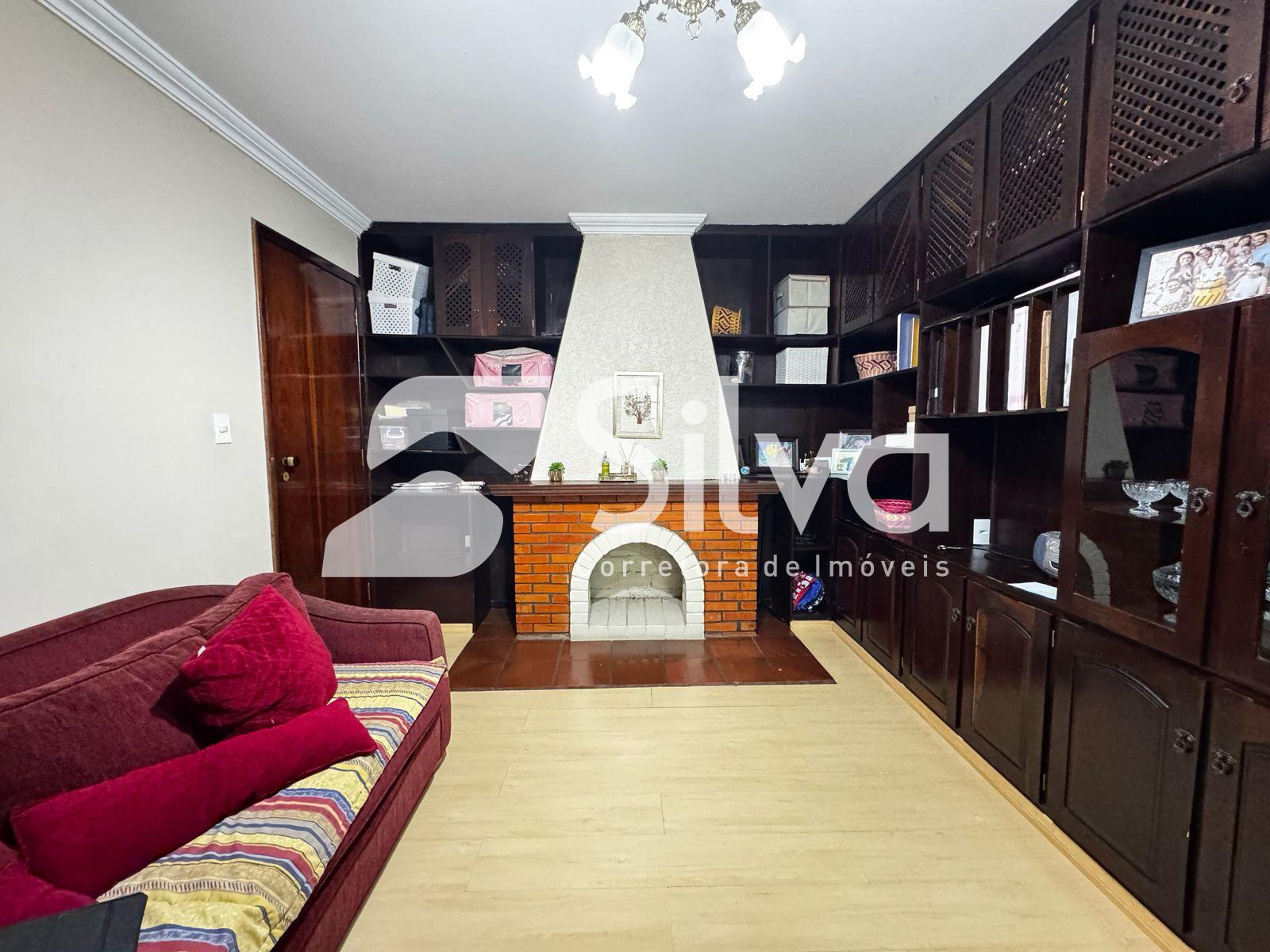 Casa a venda localizada no Centro, Dois Vizinhos-PR.
