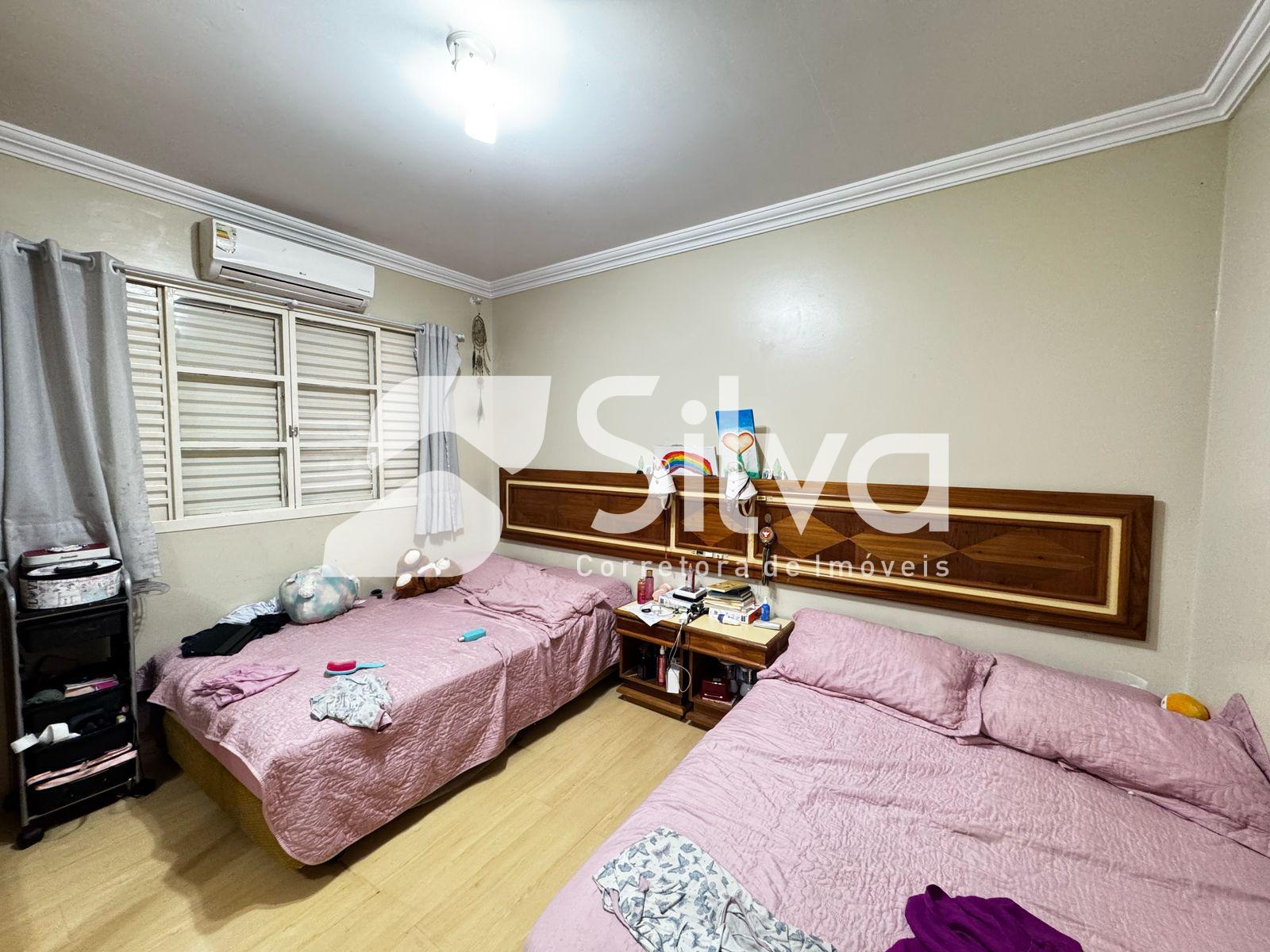 Casa a venda localizada no Centro, Dois Vizinhos-PR.