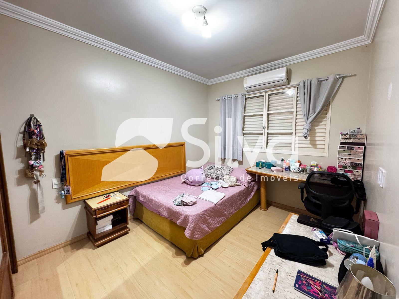 Casa a venda localizada no Centro, Dois Vizinhos-PR.