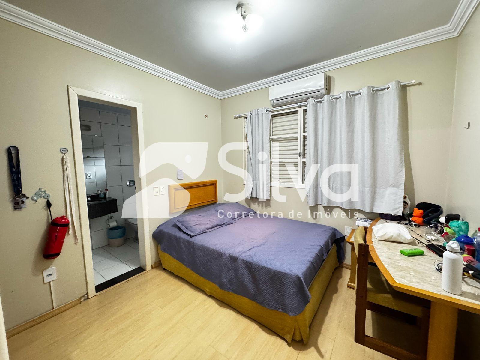 Casa a venda localizada no Centro, Dois Vizinhos-PR.