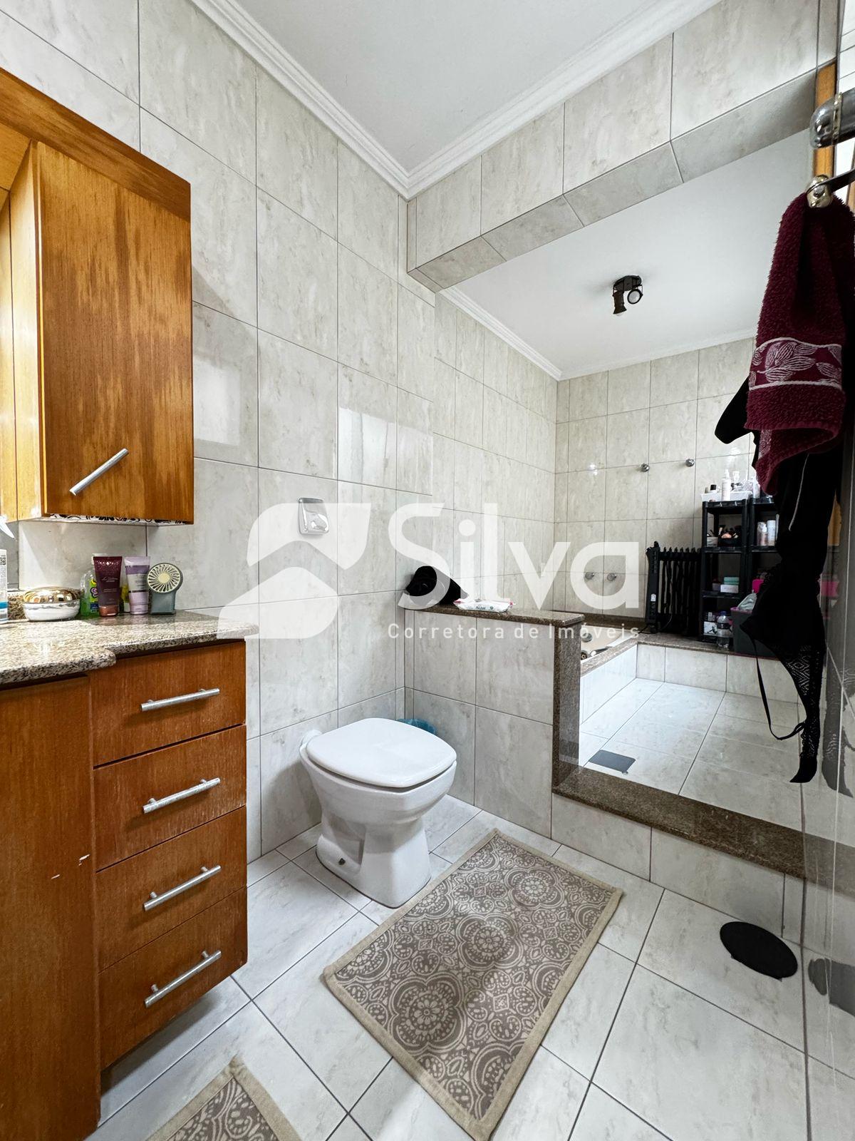Casa a venda localizada no Centro, Dois Vizinhos-PR.