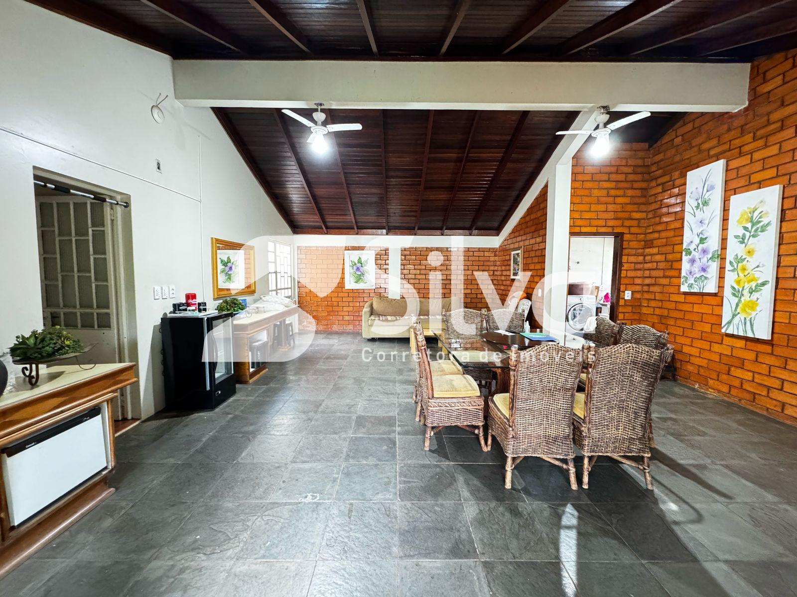 Casa a venda localizada no Centro, Dois Vizinhos-PR.
