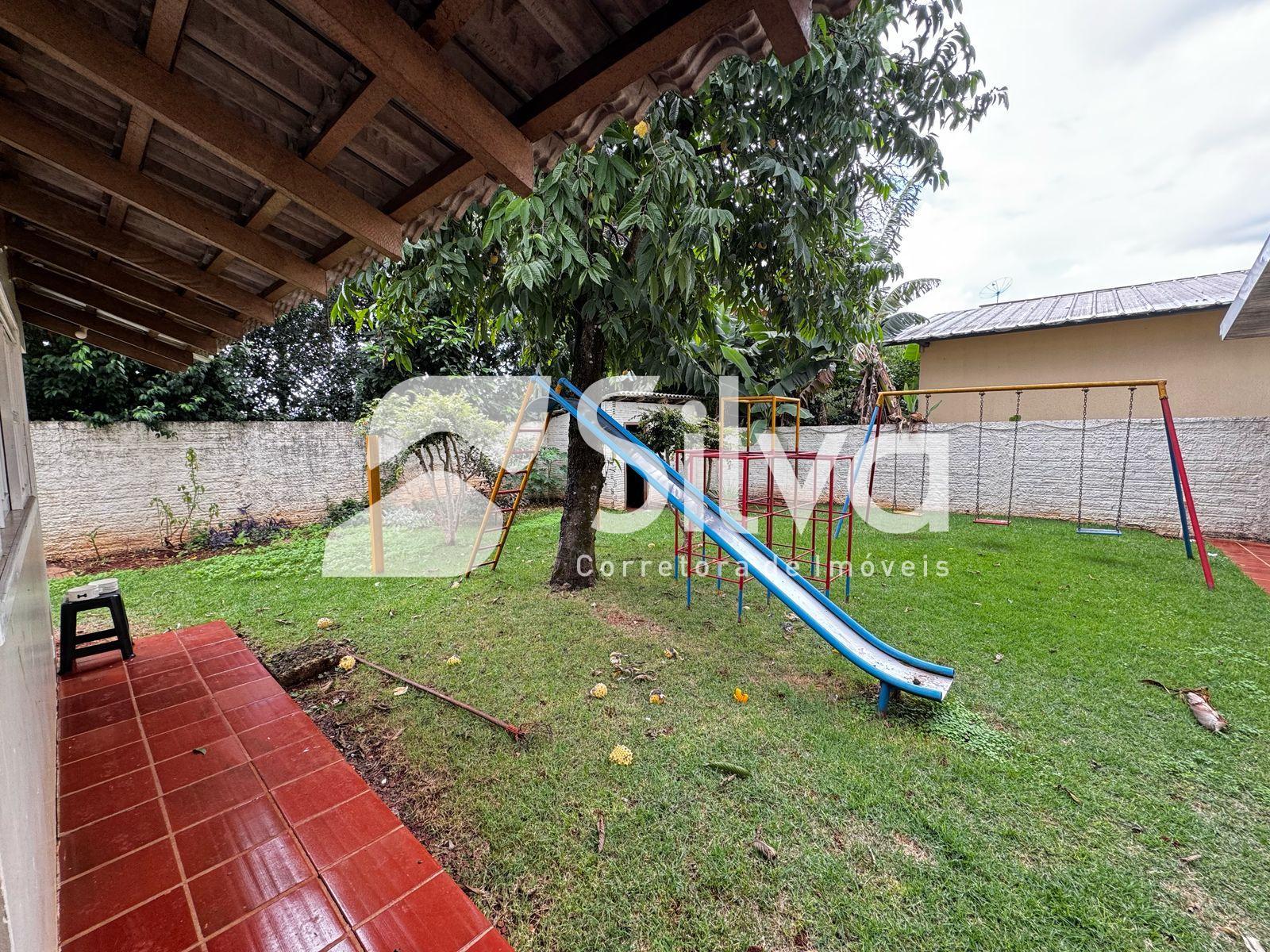 Casa a venda localizada no Centro, Dois Vizinhos-PR.