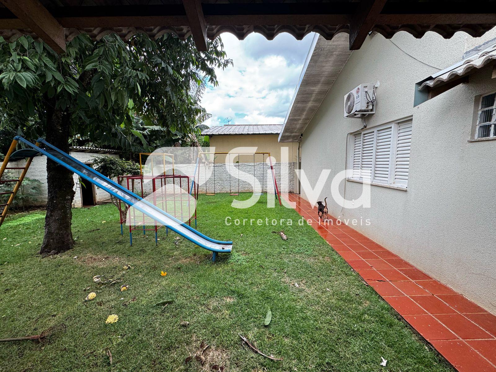 Casa a venda localizada no Centro, Dois Vizinhos-PR.