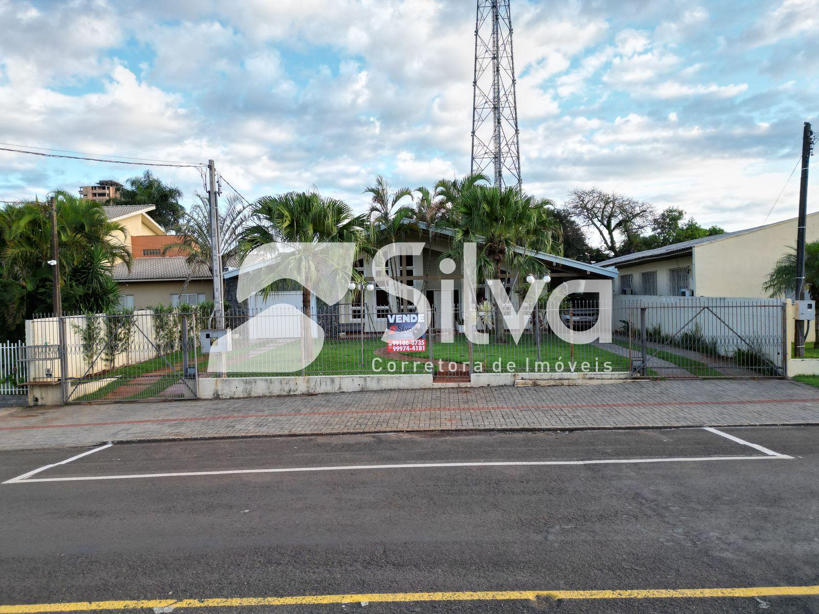 Casa a venda localizada no Centro, Dois Vizinhos-PR.