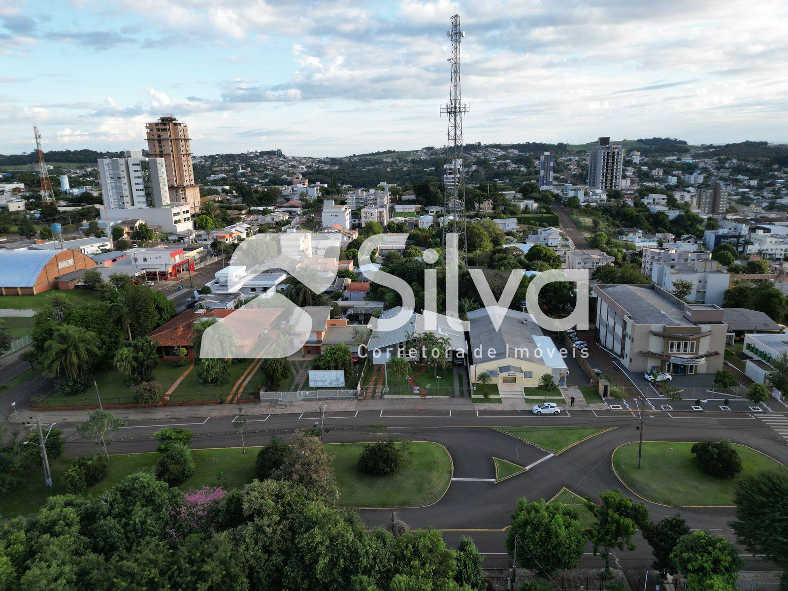 Casa a venda localizada no Centro, Dois Vizinhos-PR.