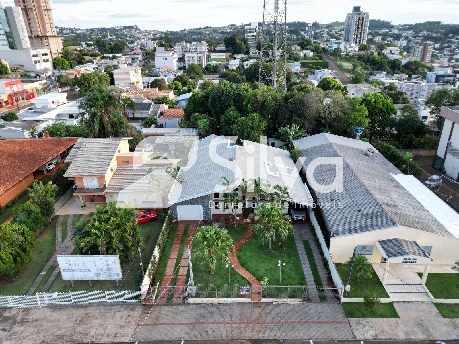 Casa a venda localizada no Centro, Dois Vizinhos-PR.