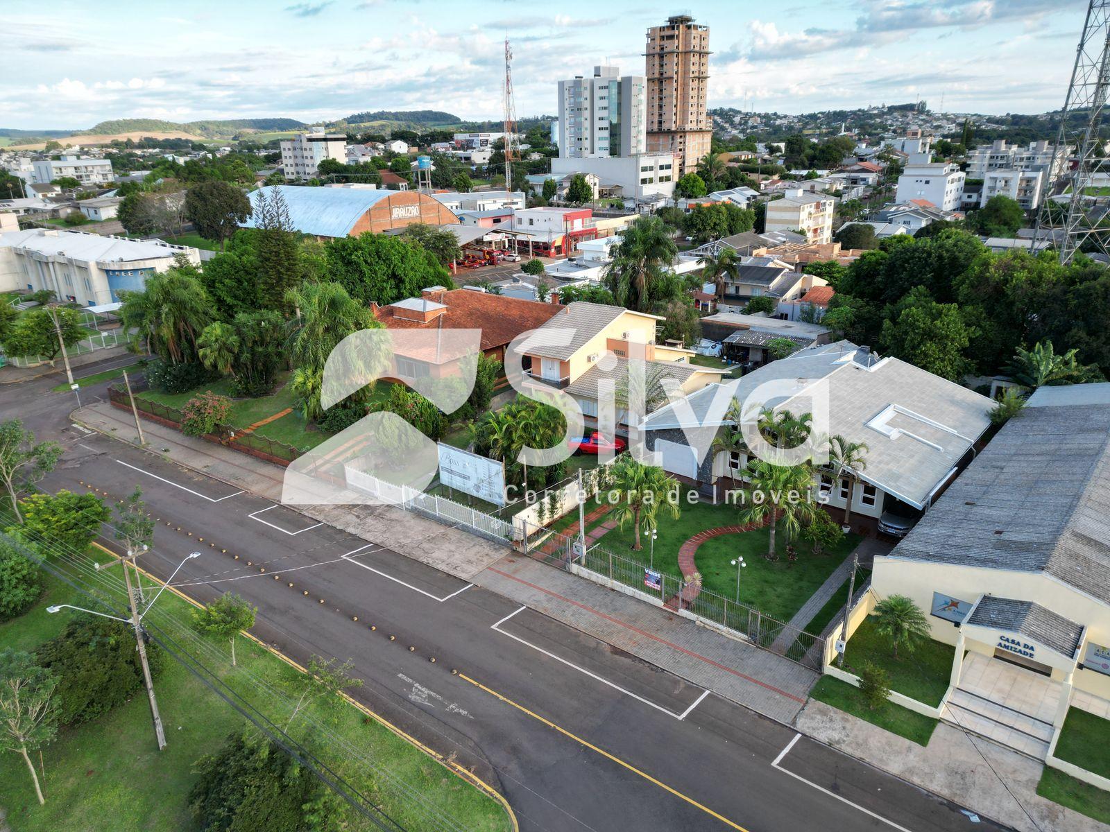 Casa a venda localizada no Centro, Dois Vizinhos-PR.