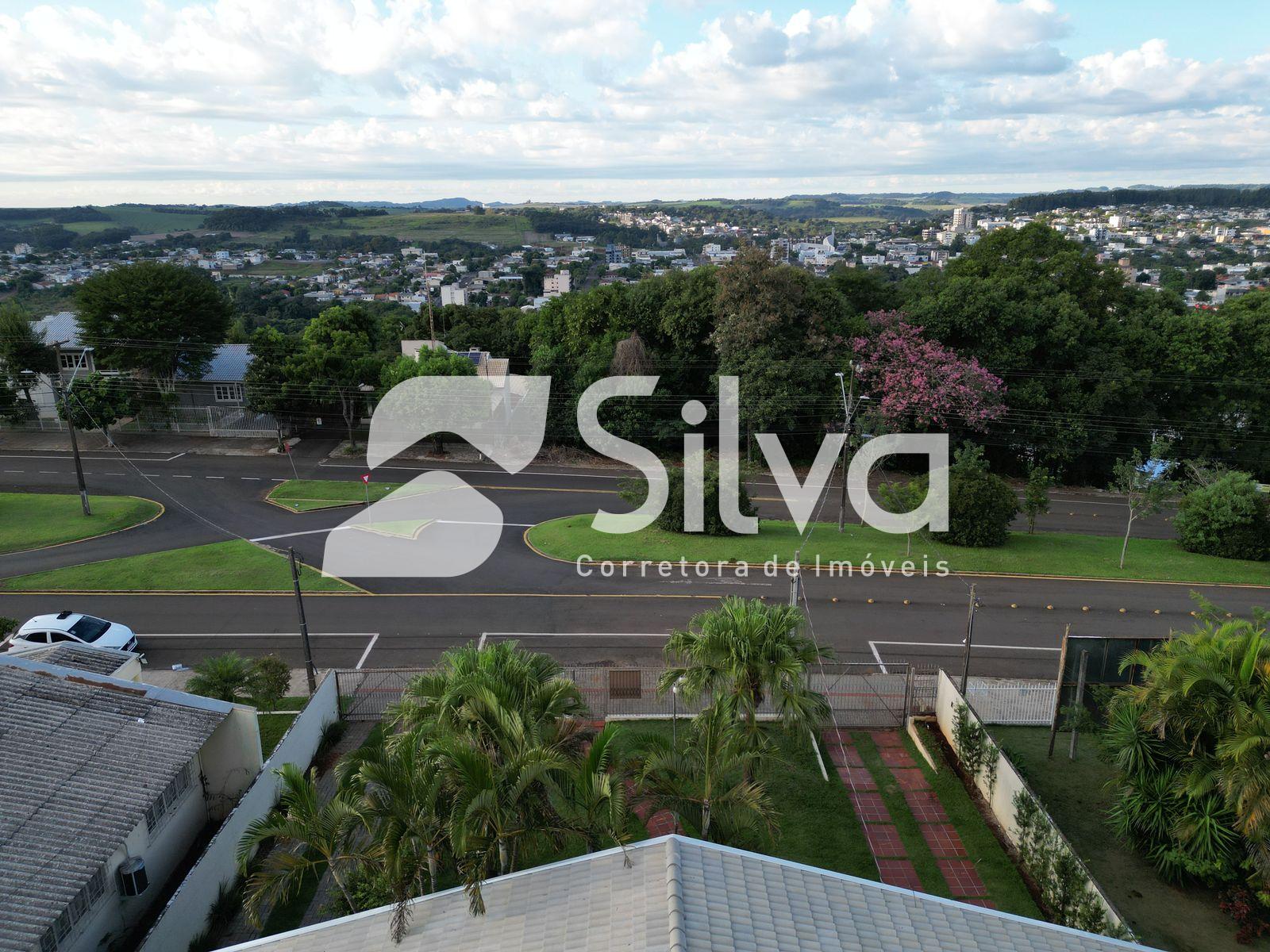 Casa a venda localizada no Centro, Dois Vizinhos-PR.