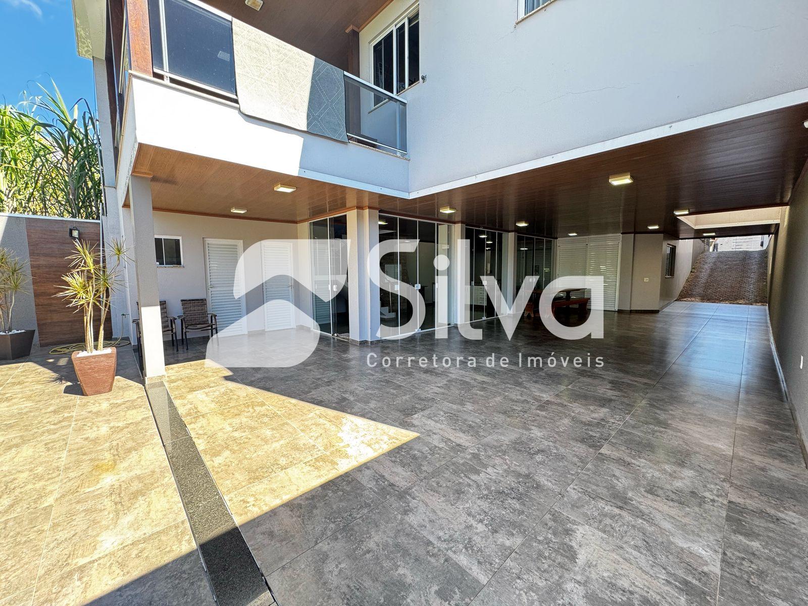 Casa a venda localizada no Bairro So Francisco da Assis, Dois Vizinhos-PR.