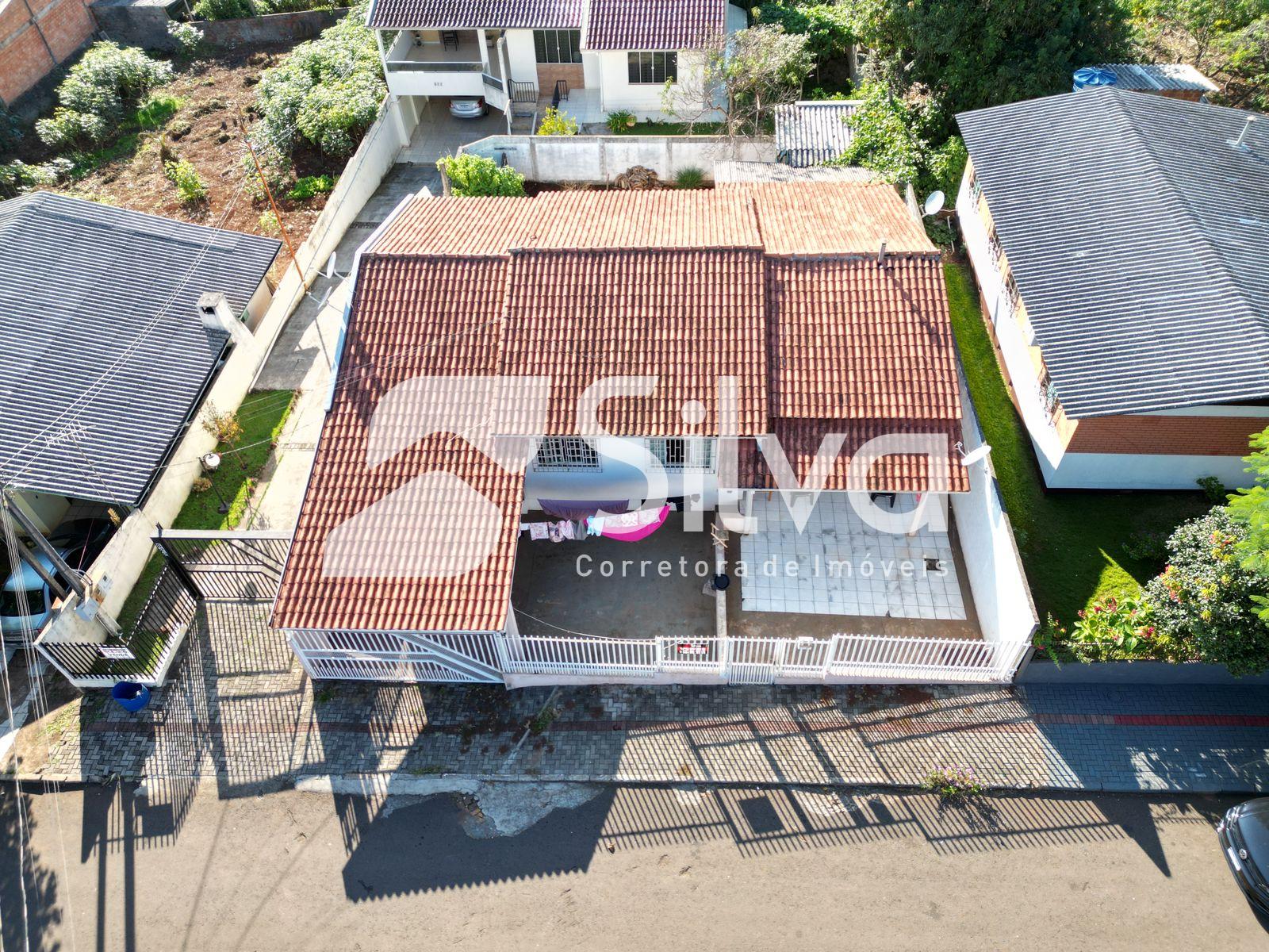 Casa a venda localizada no Bairro So Francisco de Assis, Dois Vizinhos-PR.