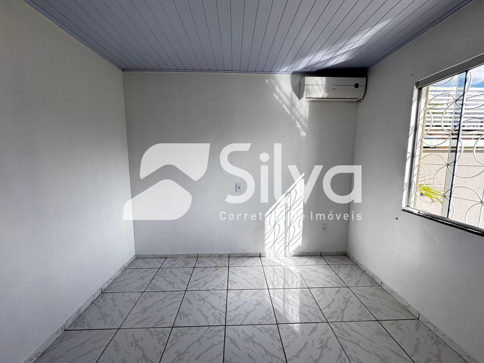 Casa a venda localizada no Loteamento Jardim Universitrio, Dois Vizinhos-PR.