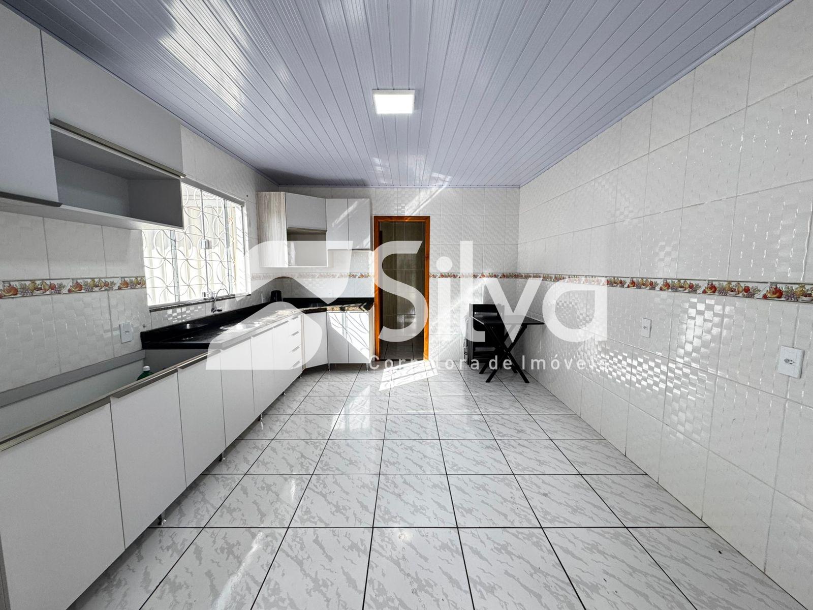 Casa a venda localizada no Loteamento Jardim Universitrio, Dois Vizinhos-PR.