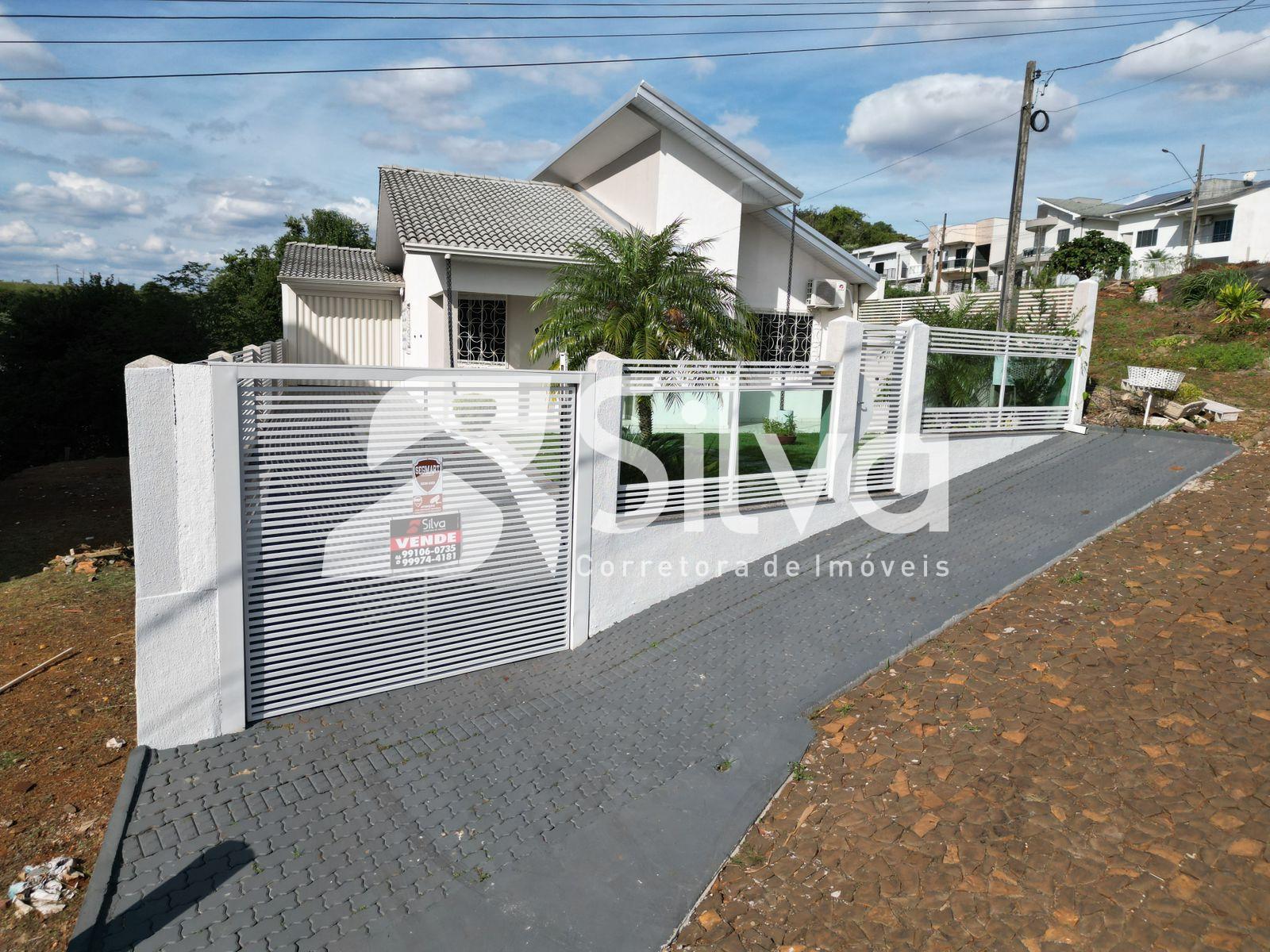 Casa a venda localizada no Loteamento Jardim Universitrio, Dois Vizinhos-PR.