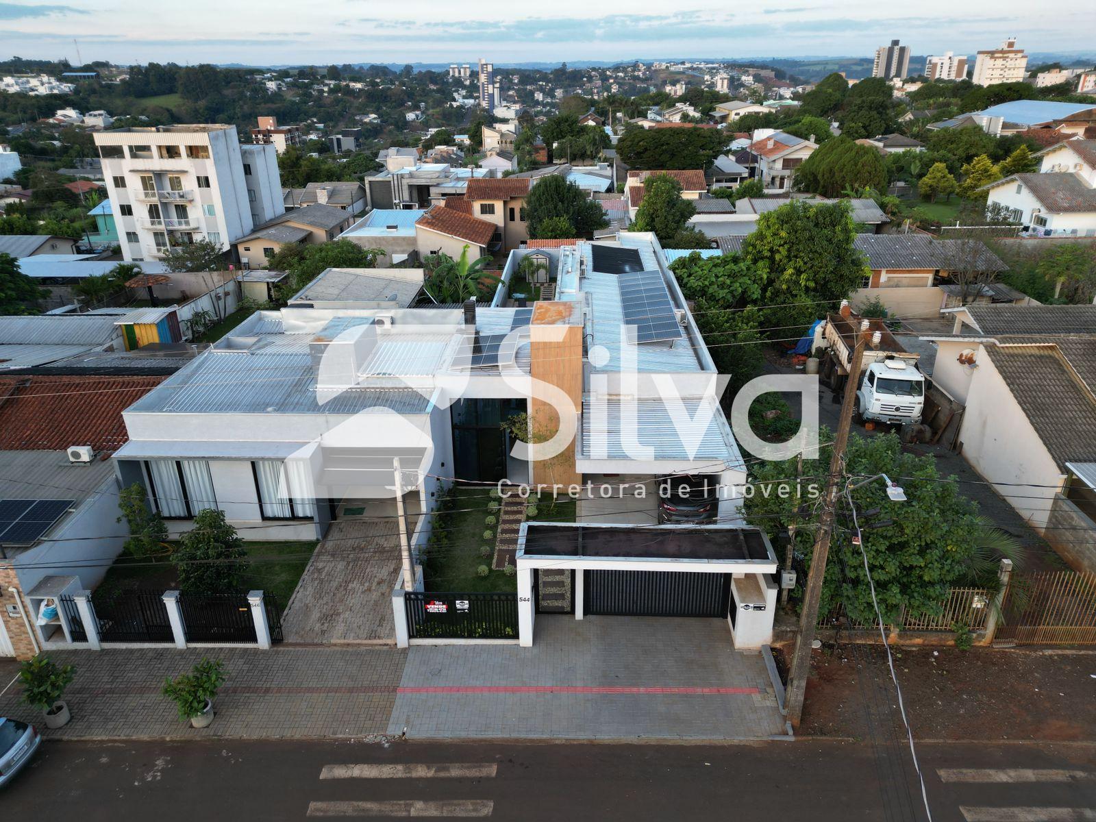 Casa a venda localizada no Bairro So Francisco de Assis, Dois Vizinhos-PR.