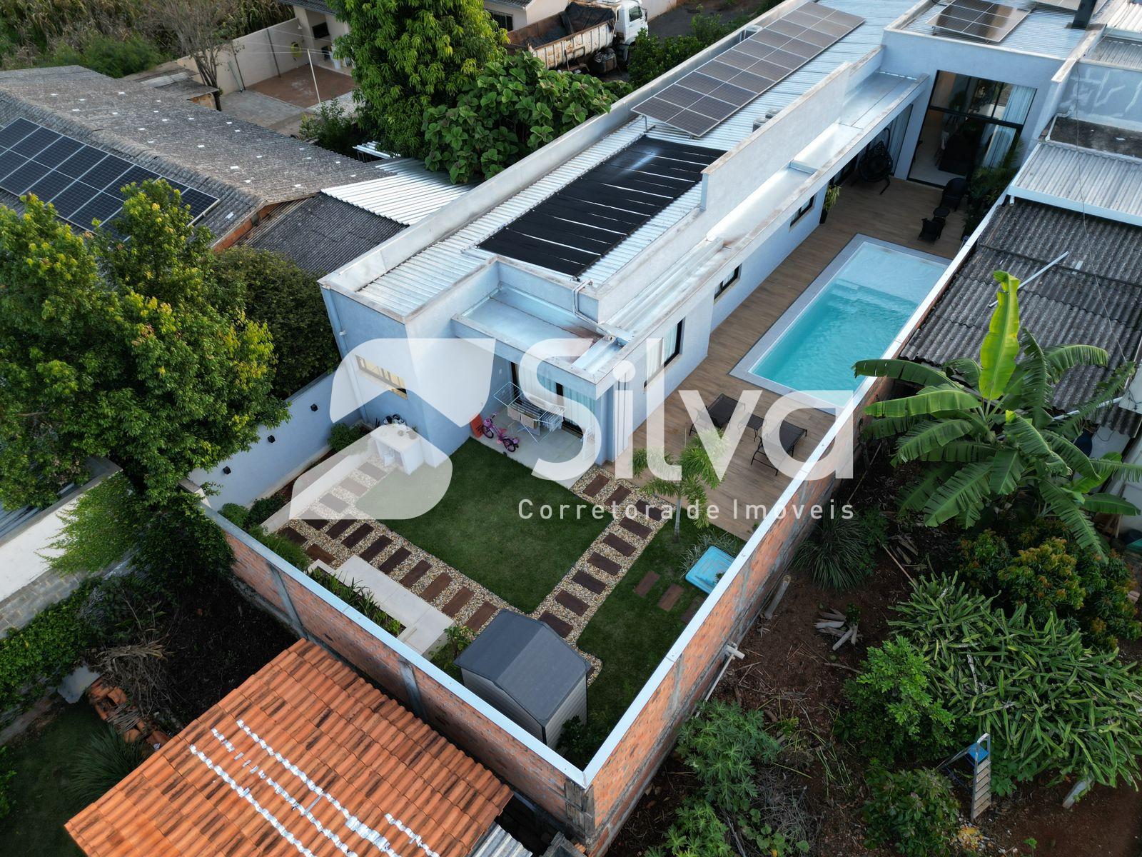 Casa a venda localizada no Bairro So Francisco de Assis, Dois Vizinhos-PR.