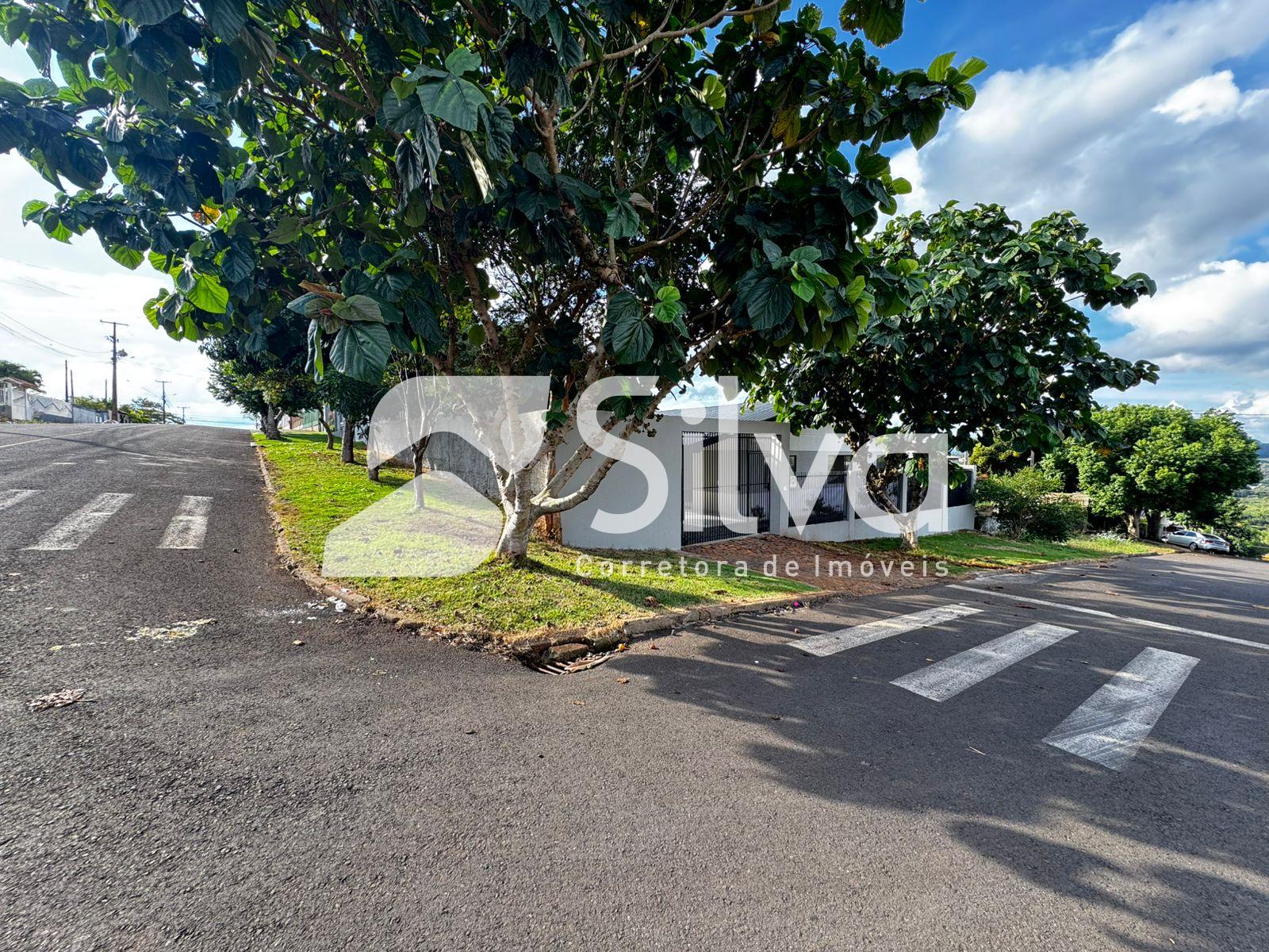 Casa a venda localizada no Bairro Nossa Senhora de Lurdes, Dois Vizinhos-PR.