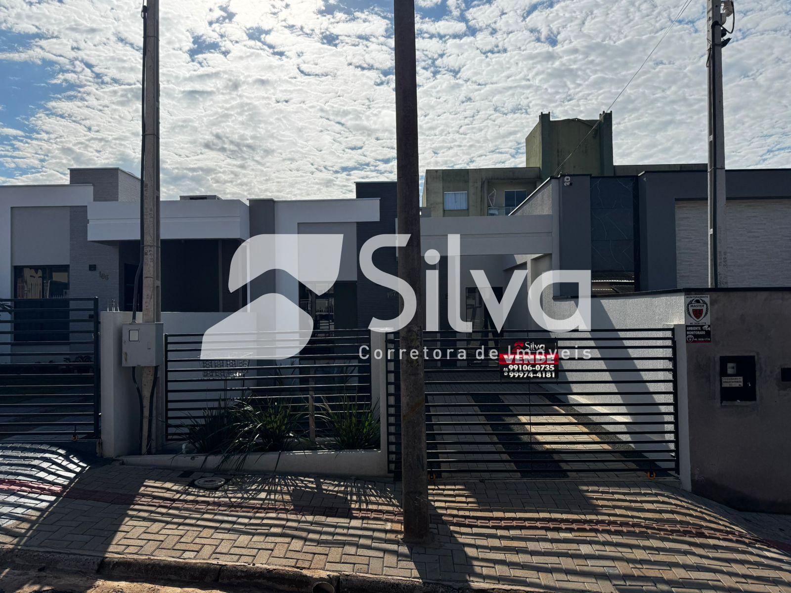 Casa a venda localizada no Bairro Nossa Senhora da Salete, Doi...
