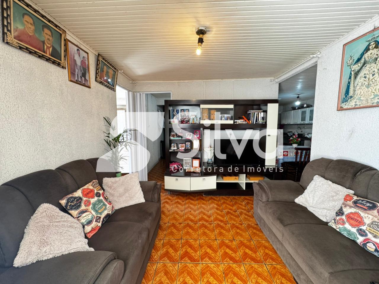 Casa a venda localizada no Bairro Vitoria, Dois Vizinhos-PR.
