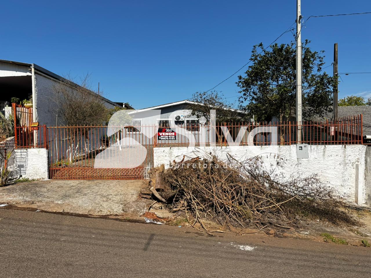 Casa a venda localizada no Bairro Vitoria, Dois Vizinhos-PR.