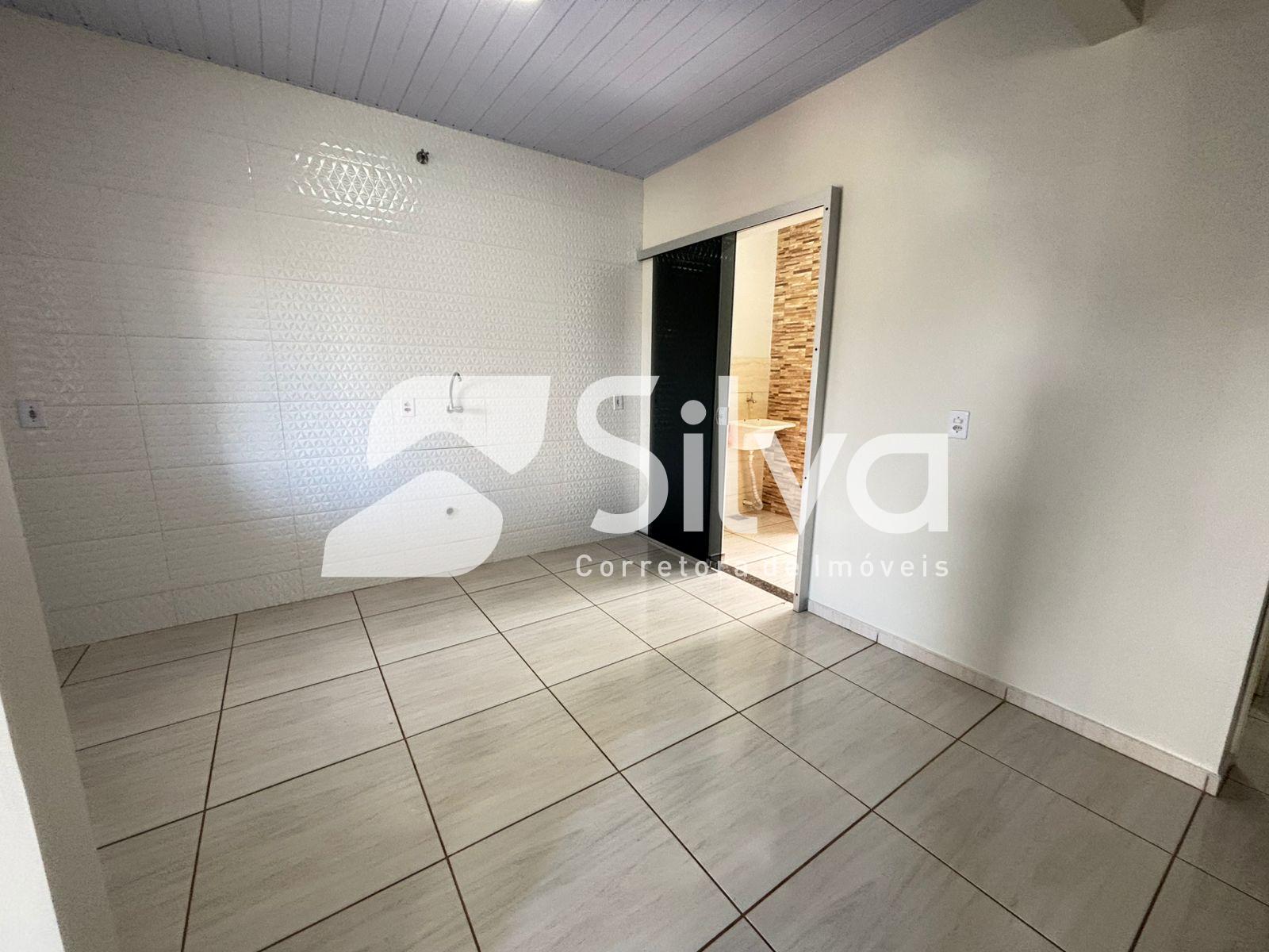 Casa para locao com 02 dormitrios - Loteamento Nossa Senhora da Salete.