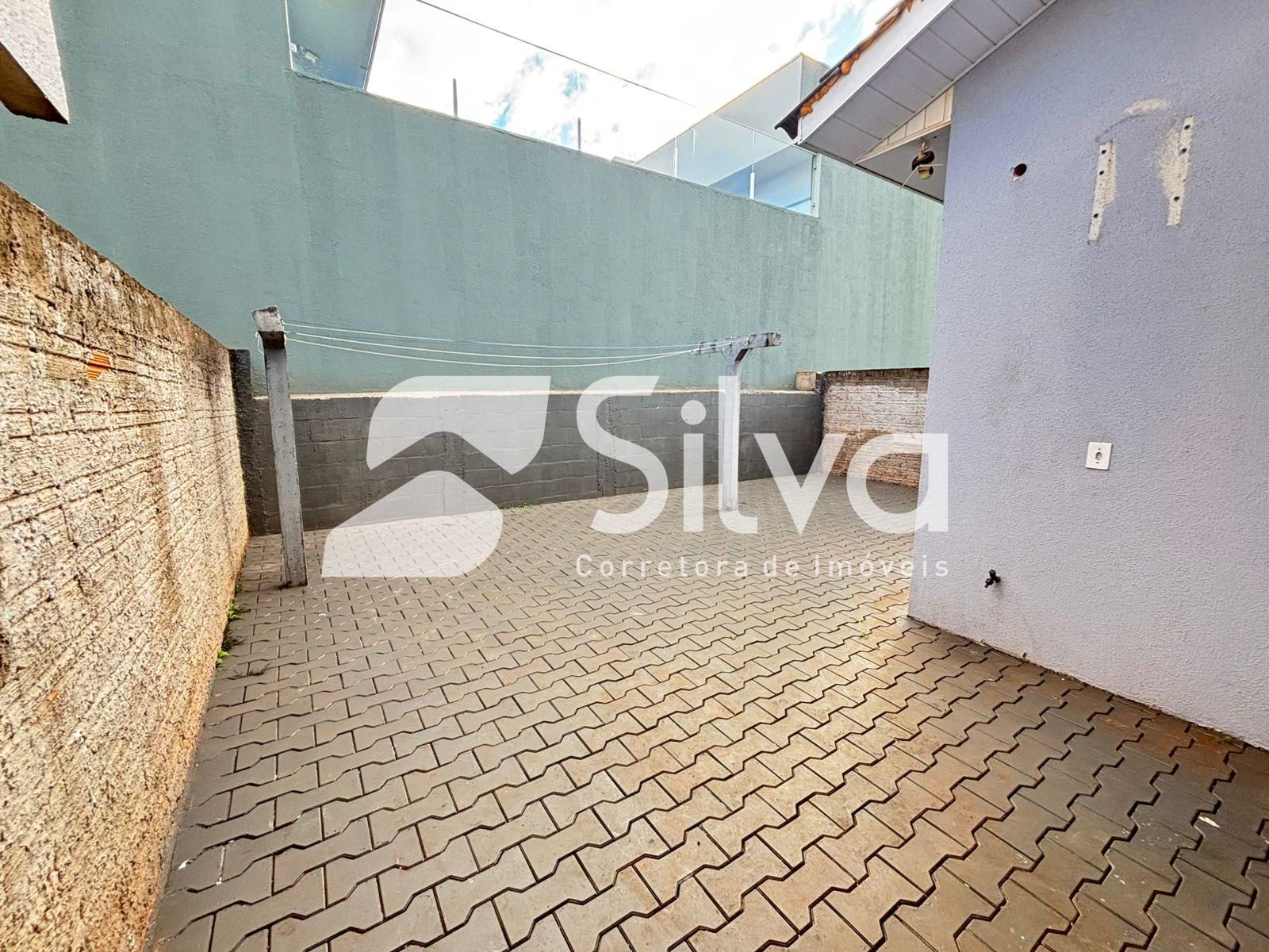 Casa para locao com 02 dormitrios - Loteamento Nossa Senhora da Salete.
