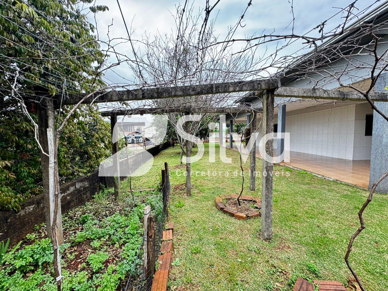 Casa para venda localizada no Centro Norte, Dois Vizinhos-PR.