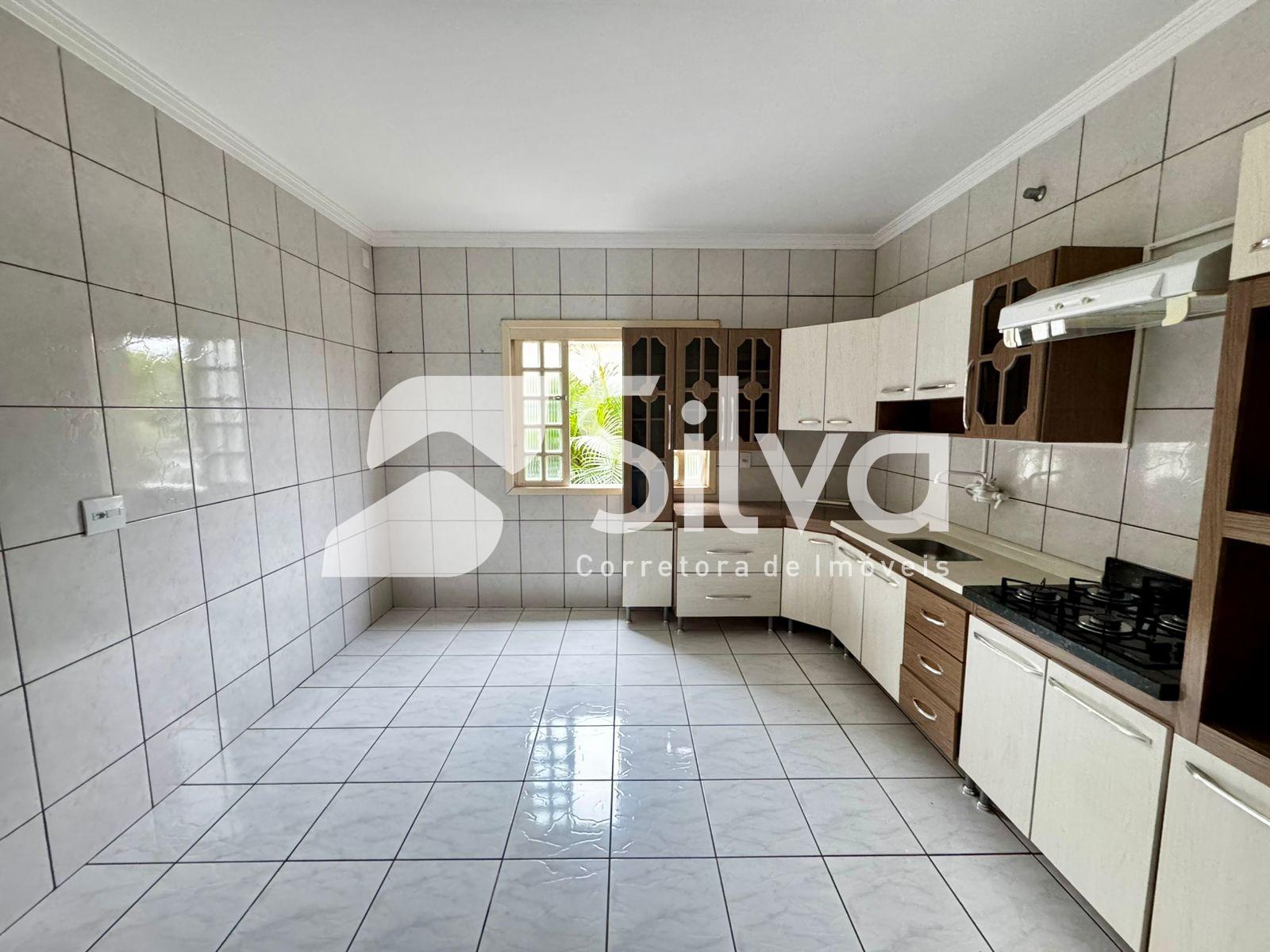 Casa a venda, localizada no Bairro So Francisco de Assis, Dois Vizinhos-PR.