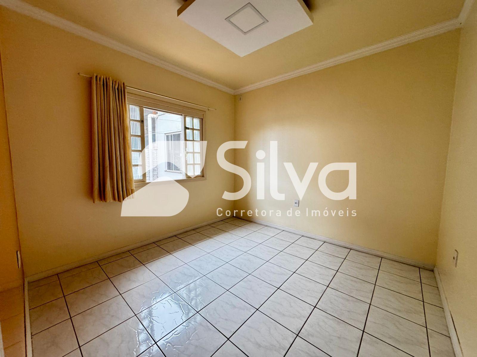 Casa a venda, localizada no Bairro So Francisco de Assis, Dois Vizinhos-PR.