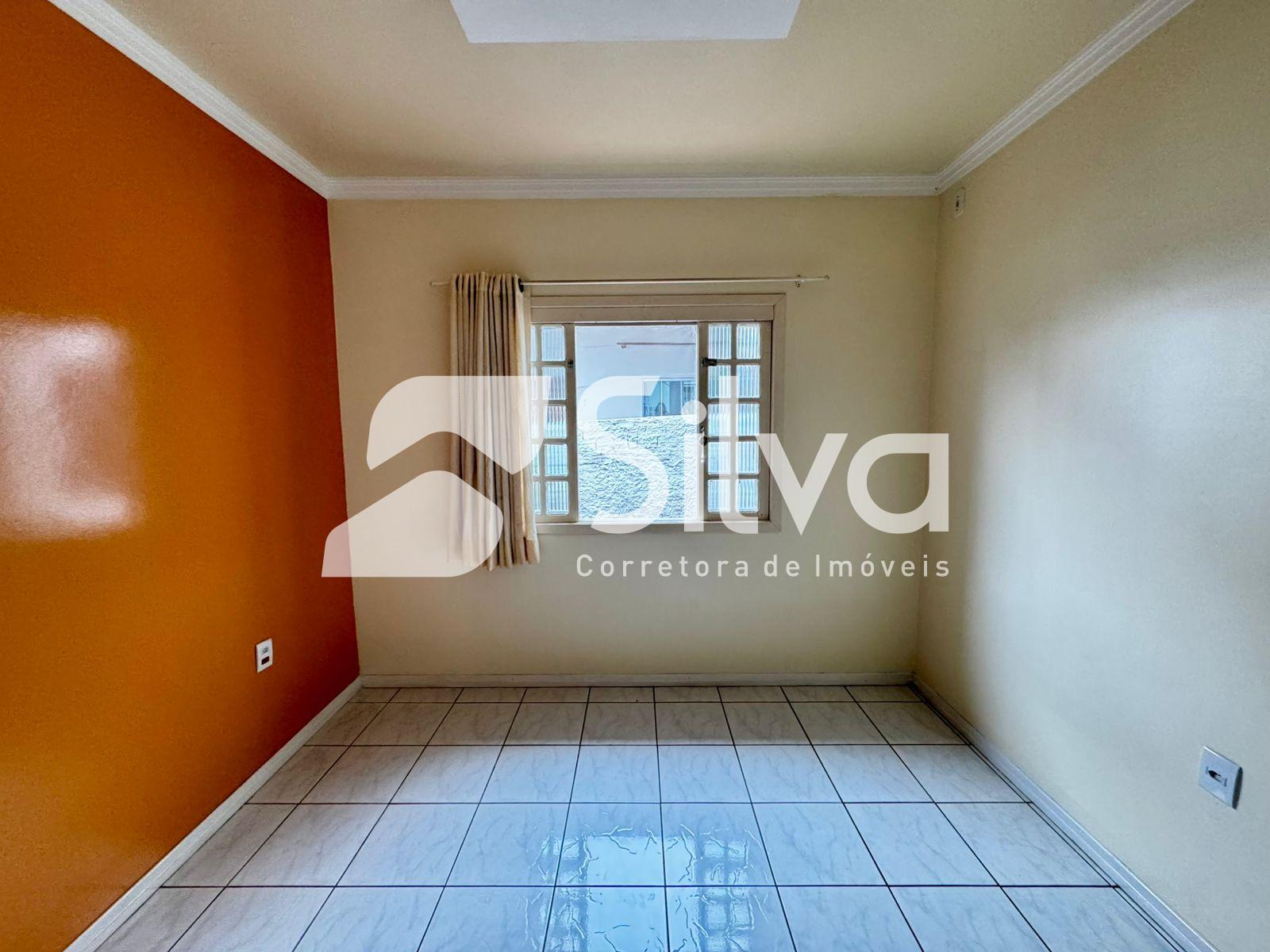 Casa a venda, localizada no Bairro So Francisco de Assis, Dois Vizinhos-PR.