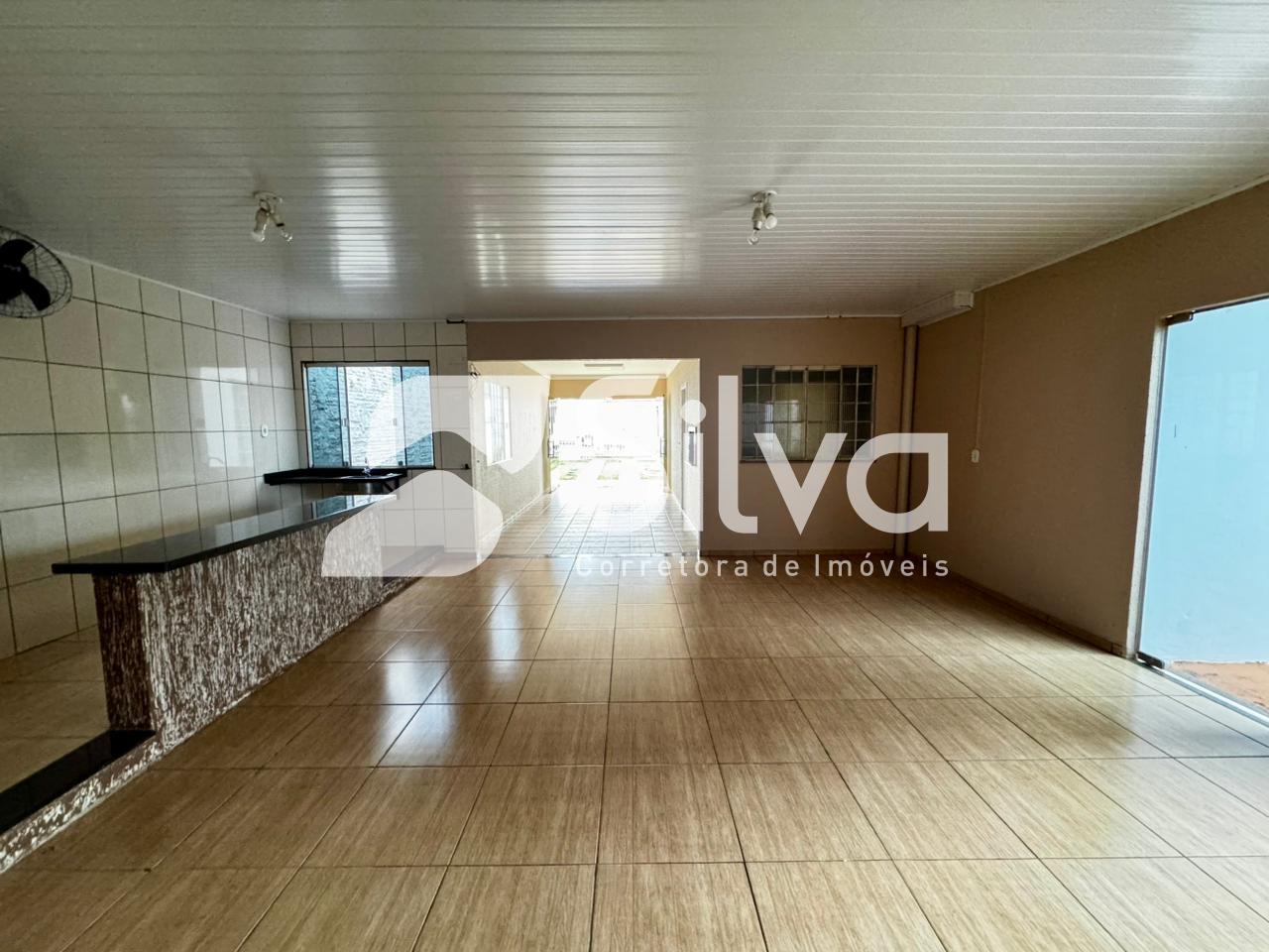 Casa a venda, localizada no Bairro So Francisco de Assis, Dois Vizinhos-PR.