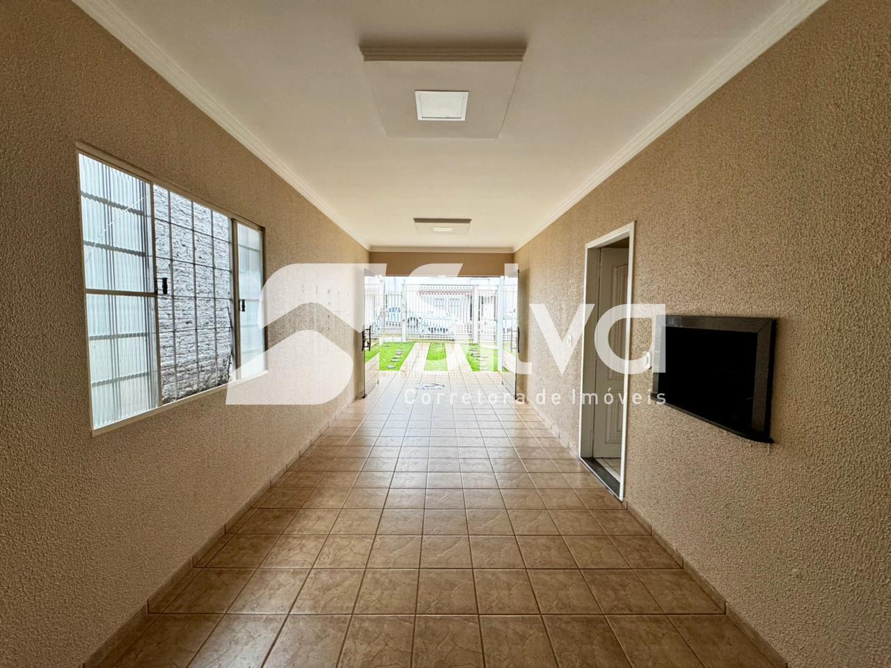 Casa a venda, localizada no Bairro So Francisco de Assis, Dois Vizinhos-PR.